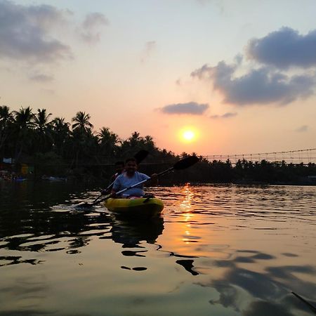Hangout Kalyānpur Esterno foto