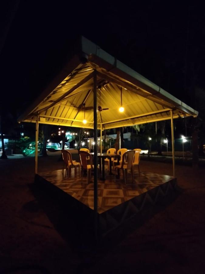 Hangout Kalyānpur Esterno foto