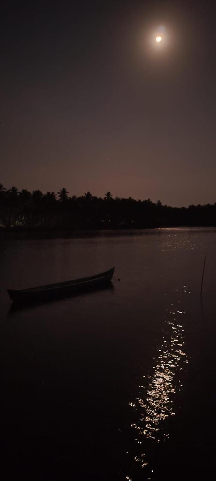 Hangout Kalyānpur Esterno foto